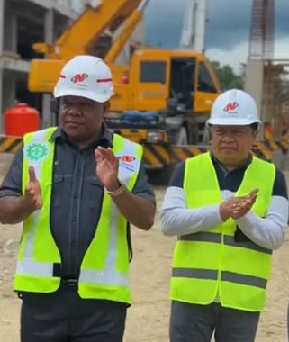 Bersama Bupati Manokwari Saat Turun Langsung Melihat Perkembangan Proyek Pasar Sanggeng Kabupaten Manokwari